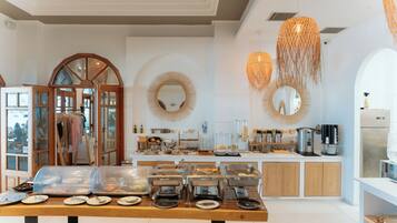 Petit déjeuner buffet servi tous les jours en supplément
