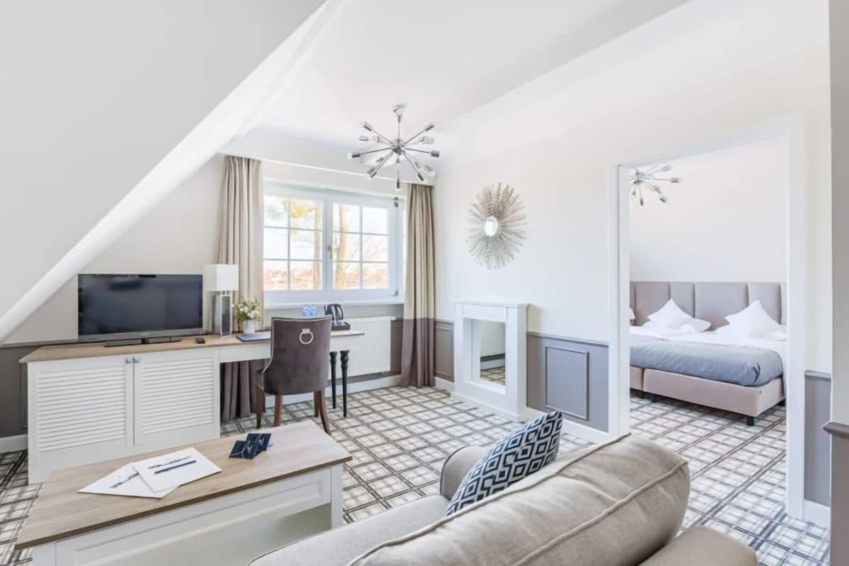 Apartment (with shower) | Living area | TV