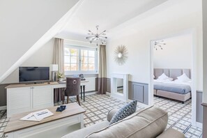 Departamento (with shower) | Área de sala de estar | Televisión 