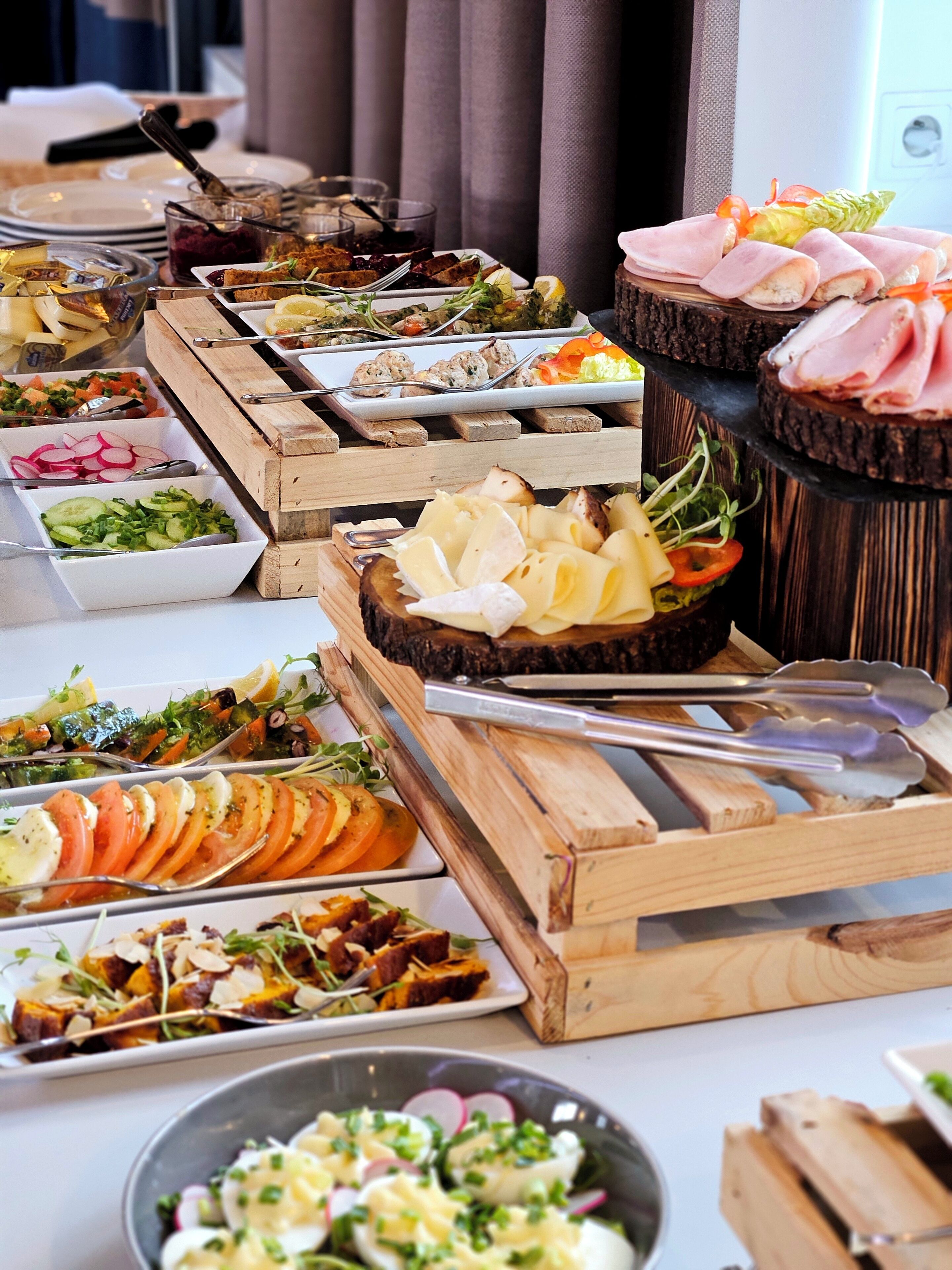 Bao gồm bữa sáng buffet hàng ngày 