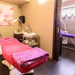 Sauna, hot tub, body treatments, hydrotherapy, aromatherapy, body wraps
