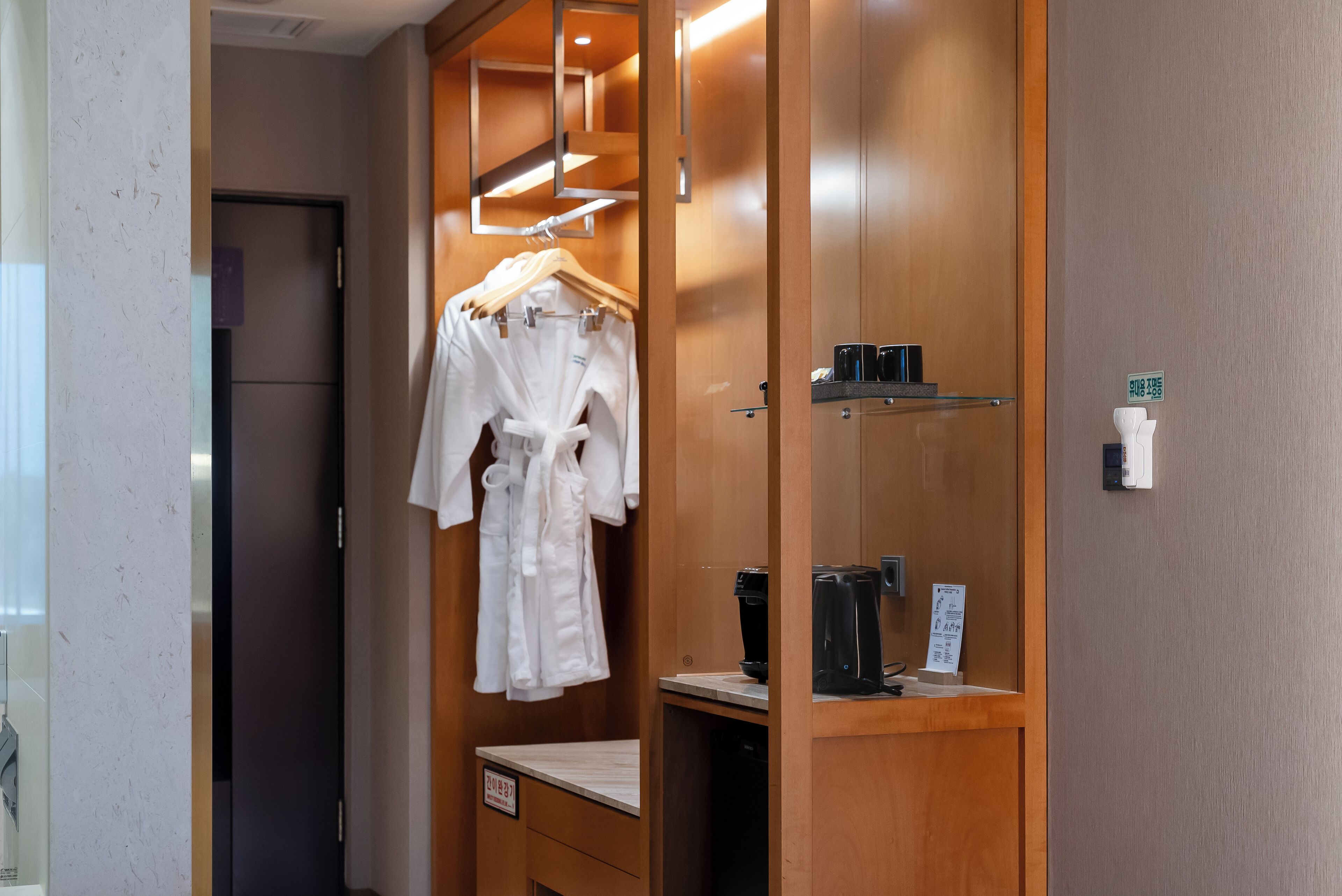 park standard twin room | 1 bedroom, down duvets, in-room safe, individually furnished