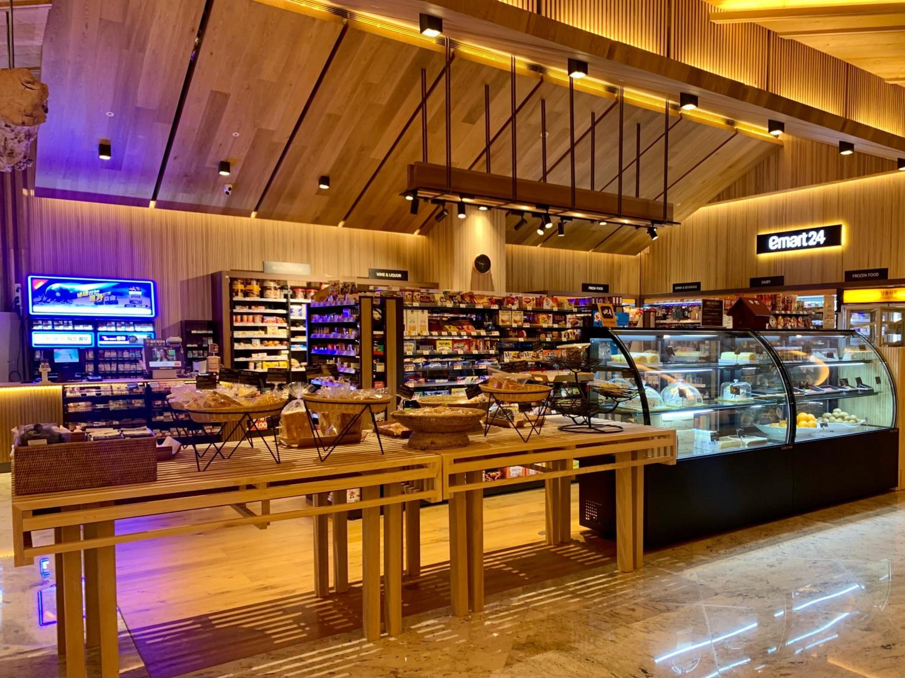 lunch and dinner served