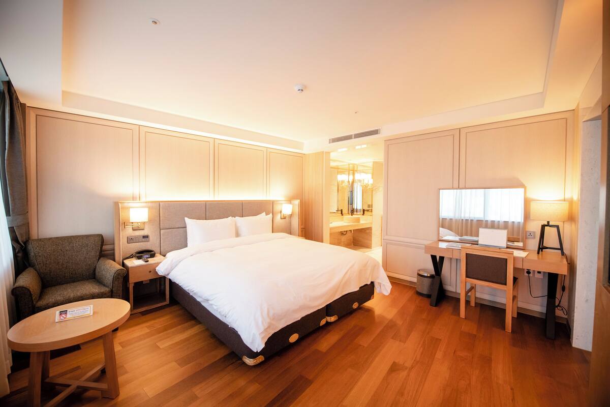 Inter Deluxe Suite | Down comforters, in-room safe, desk, iron/ironing board (on request)