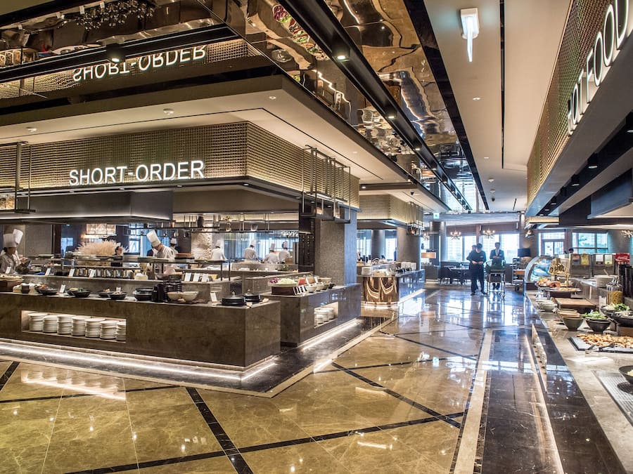 Daily buffet breakfast (KRW 39000 per person)