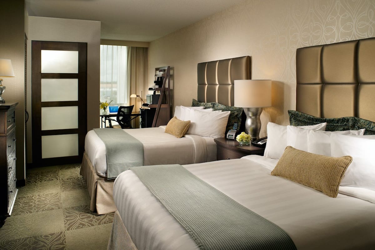 premium bedding, in-room safe, desk, laptop workspace