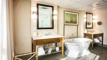 Junior Suite, 1 King Bed | Bathroom