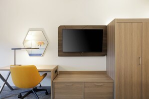 In-room safe, desk, iron/ironing board, free WiFi