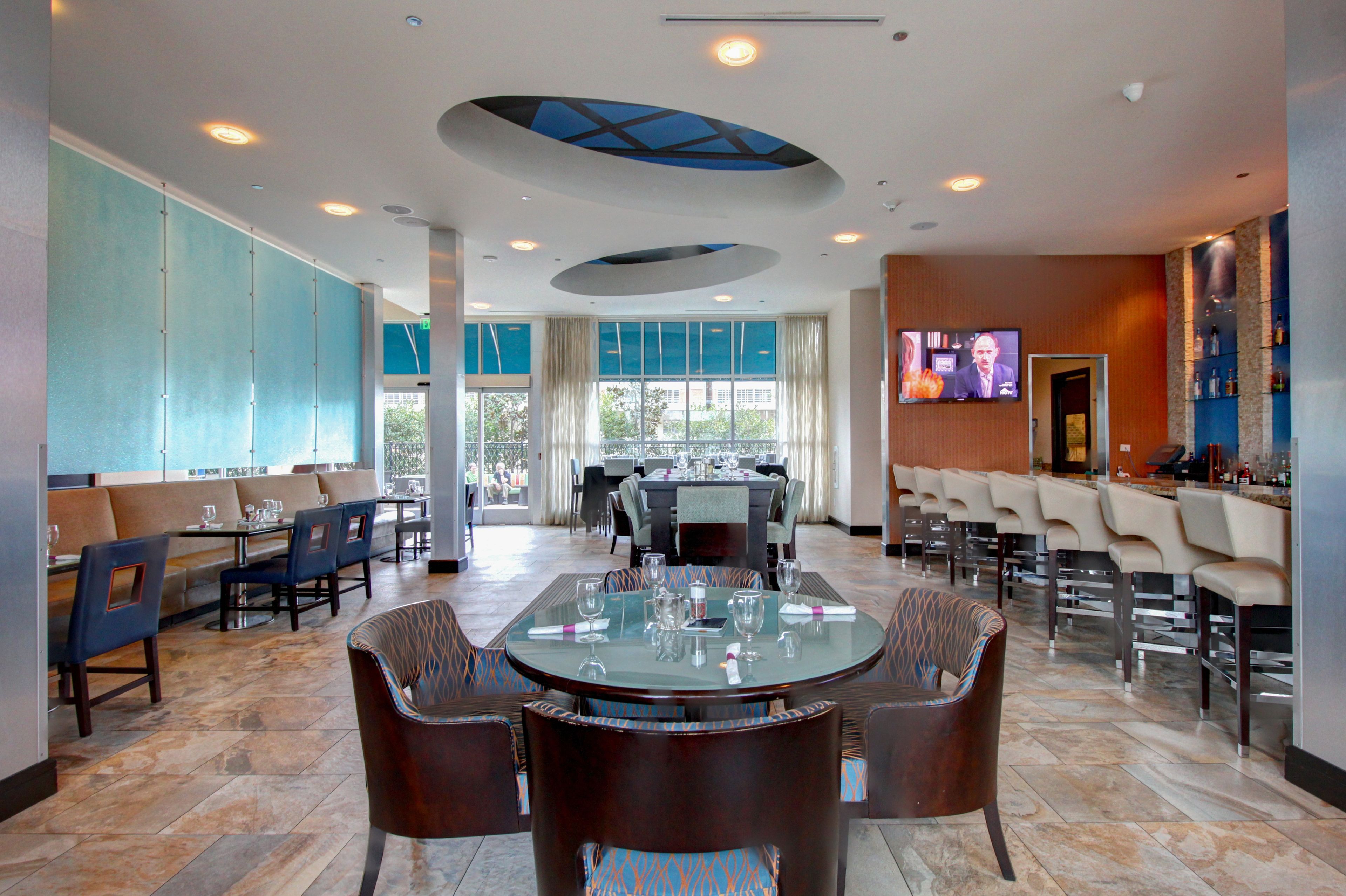 Breakfast, lunch, dinner served; alfresco dining