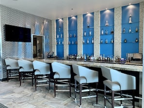 Breakfast, lunch, dinner and brunch served - Hotel Indigo WACO - BAYLOR by IHG (Waco)
