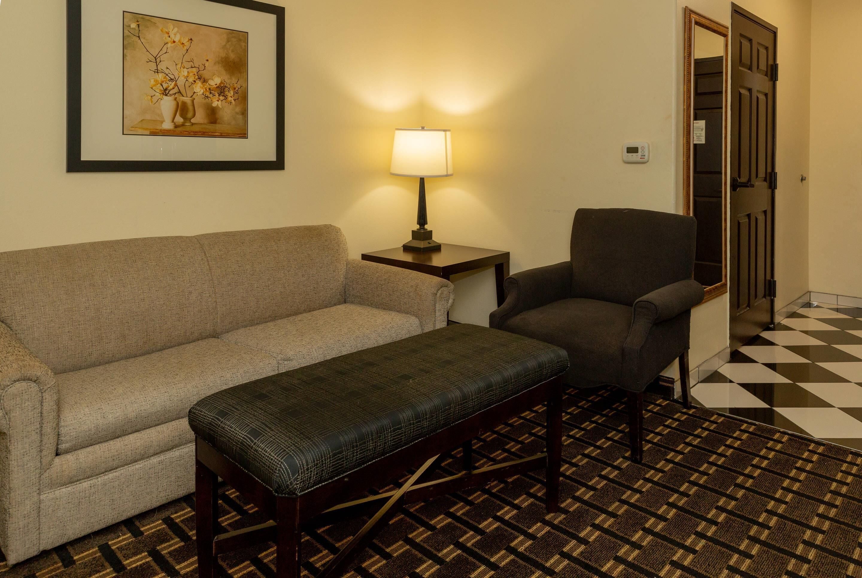 Suite, plusieurs lits, fumeurs | Surmatelas, coffres-forts dans les chambres, bureau