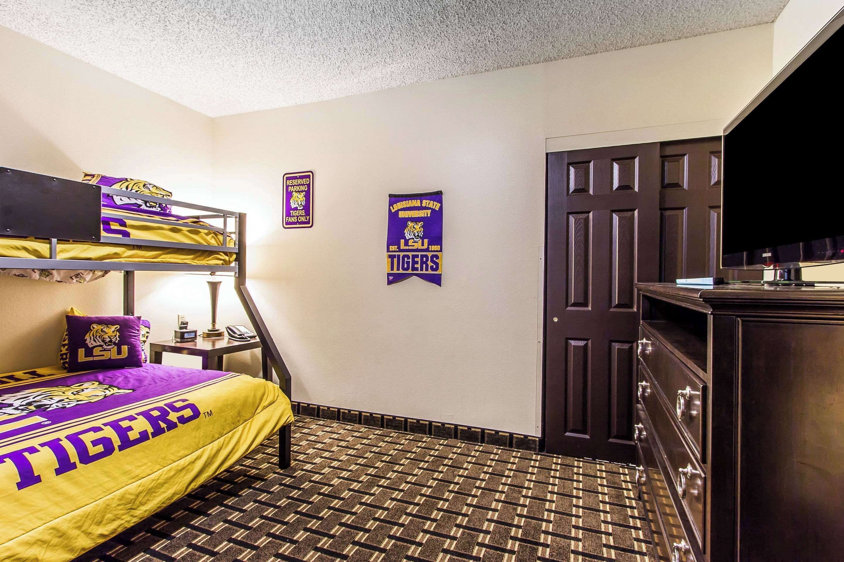 pillow-top beds, in-room safe, desk, iron/ironing board