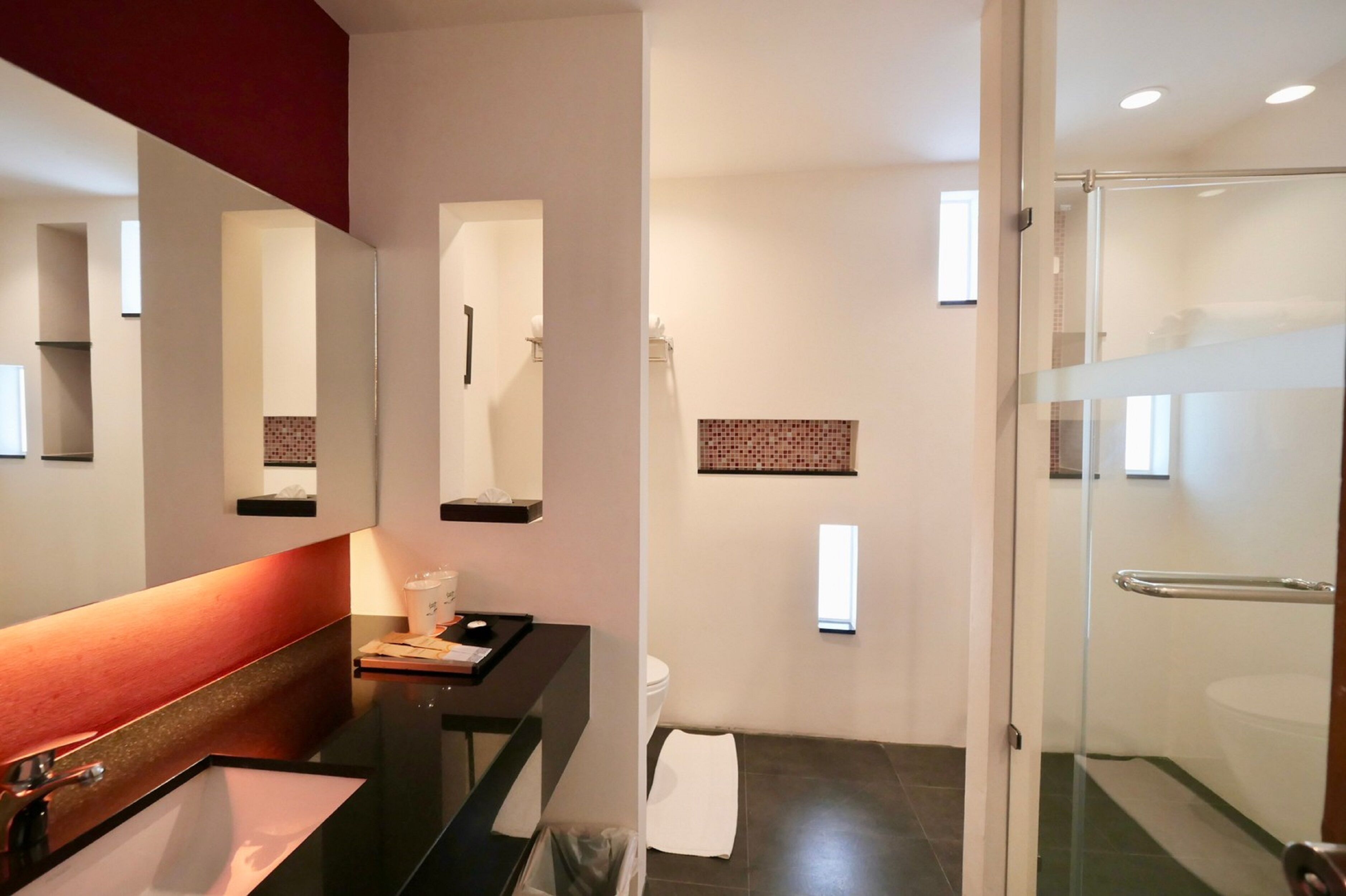 superior room | bathroom | free toiletries, hair dryer, slippers, towels