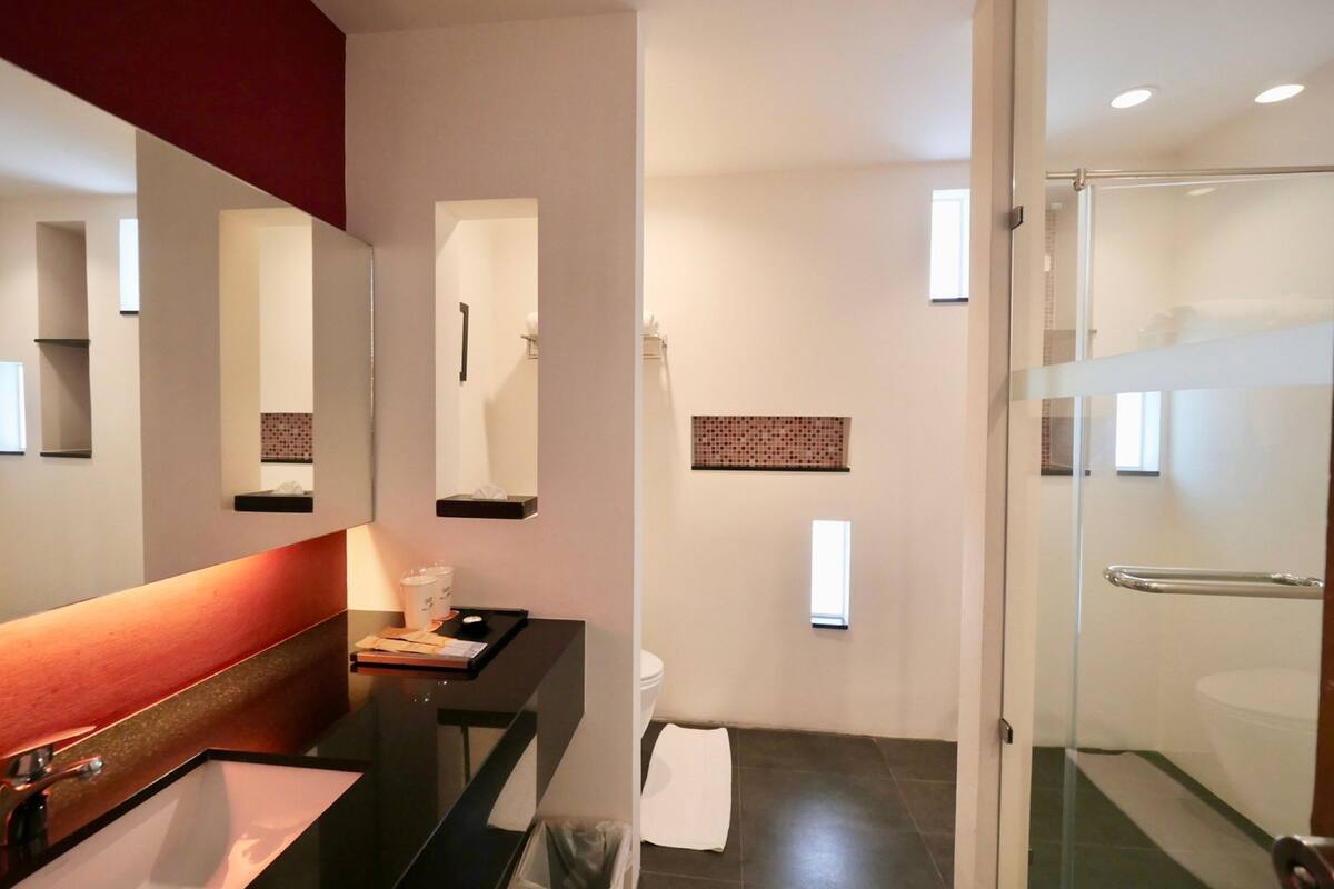 superior room | bathroom | free toiletries, hair dryer, slippers, towels