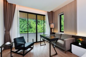 Two Bedroom Suite Golf View | บริเวณนั่งเล่น