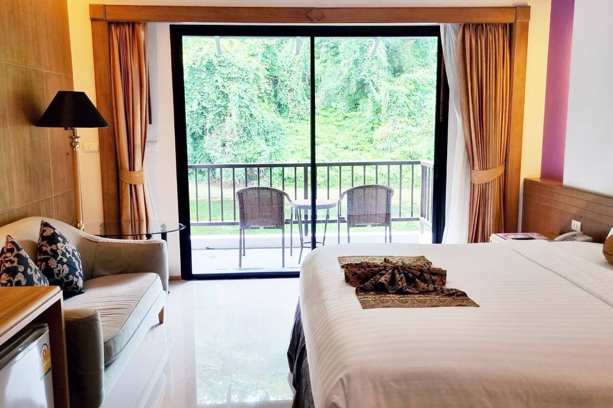 superior room | hypo-allergenic bedding, desk, blackout curtains, free wifi