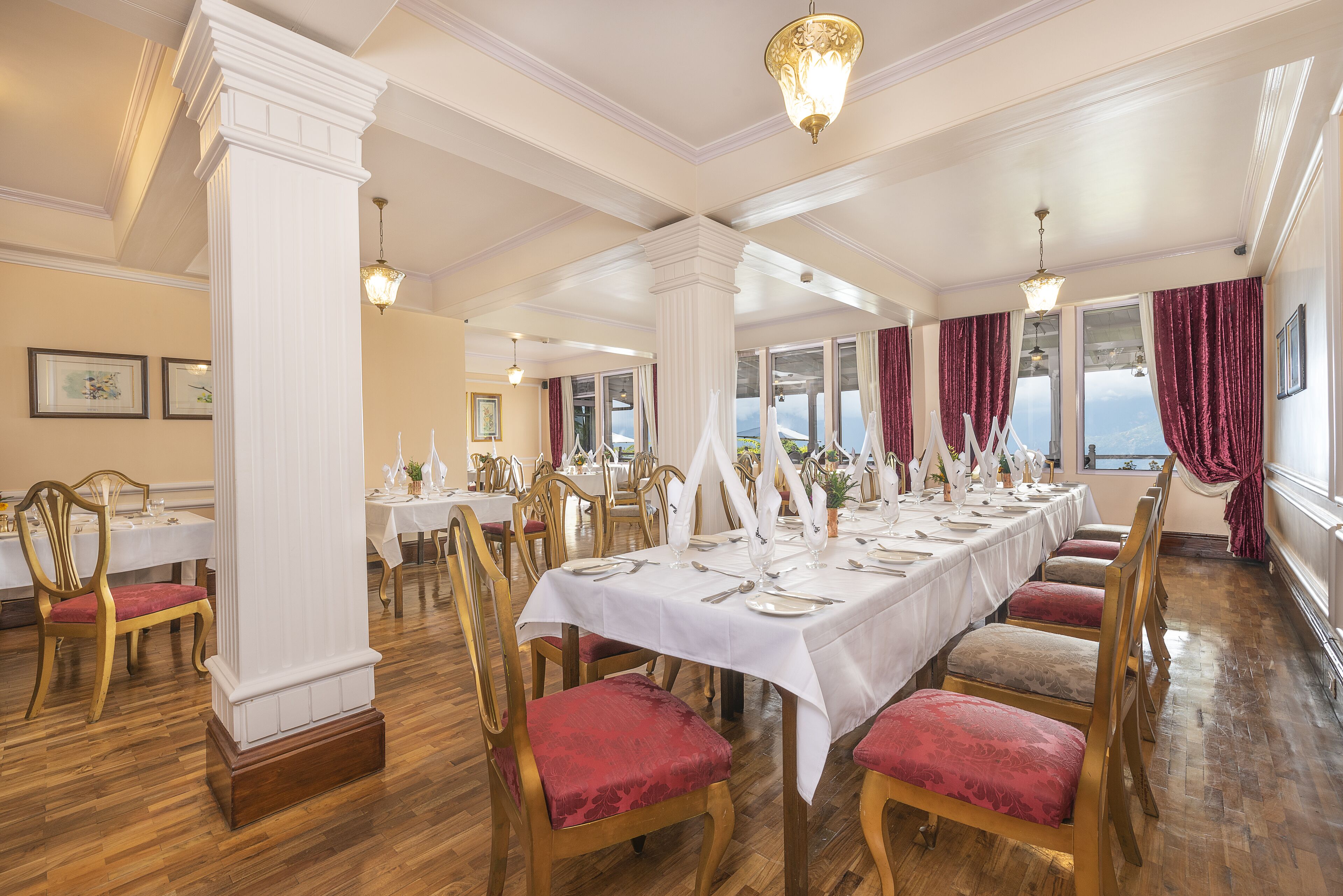 breakfast, lunch and dinner served