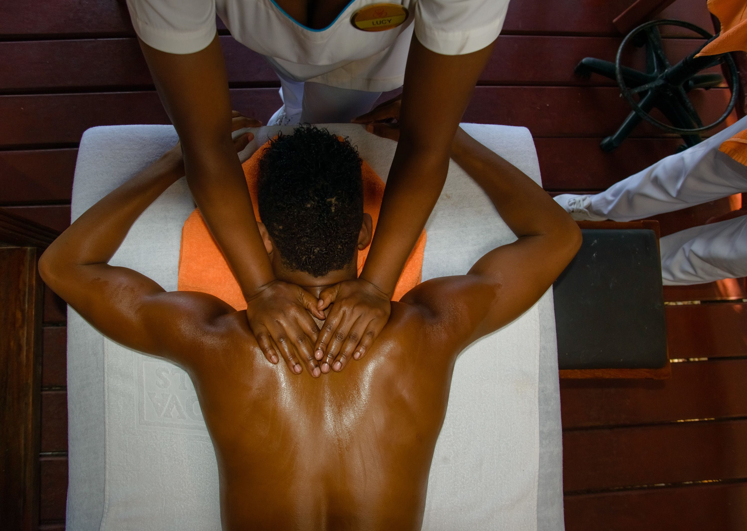 Couples treatment rooms, body treatments, aromatherapy, body wraps