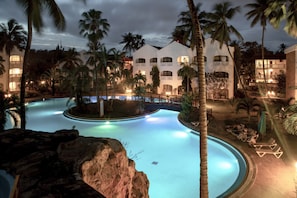 5 outdoor pools, pool umbrellas - Sarova Whitesands Beach Resort & Spa (Mombasa)