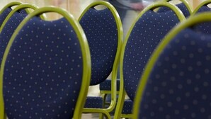 Rows of chairs with green metal frames and dark blue seats with white polka dots. - Filion Suites Resort & Spa (Mylopotamos)