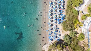 私人海灘、躺椅、遮陽傘、海灘浴巾