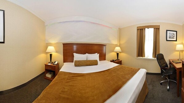 Camas Tempur-Pedic, escrivaninha, ferros/tábuas de passar roupa