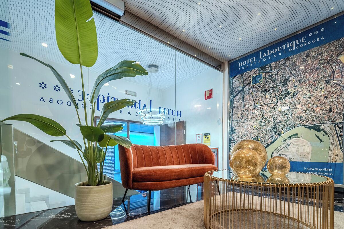 Una televisión de pantalla plana