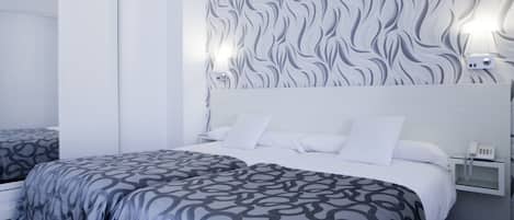 Minibar, in-room safe, desk, iron/ironing board