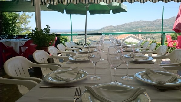 Lunch and dinner served, local cuisine - Hotel Los Duques (Bejar)