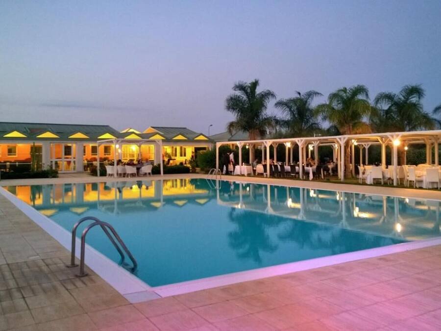 Seasonal outdoor pool, pool umbrellas, sun loungers