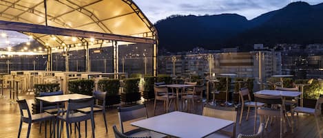 Bar auf der Dachterrasse