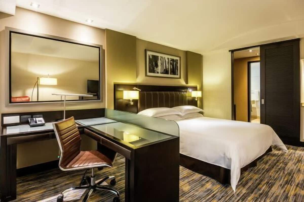 1 bedroom, in-room safe, desk, laptop workspace