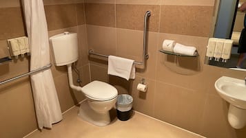 Deluxe Queen Suite | Bathroom | Hair dryer, towels