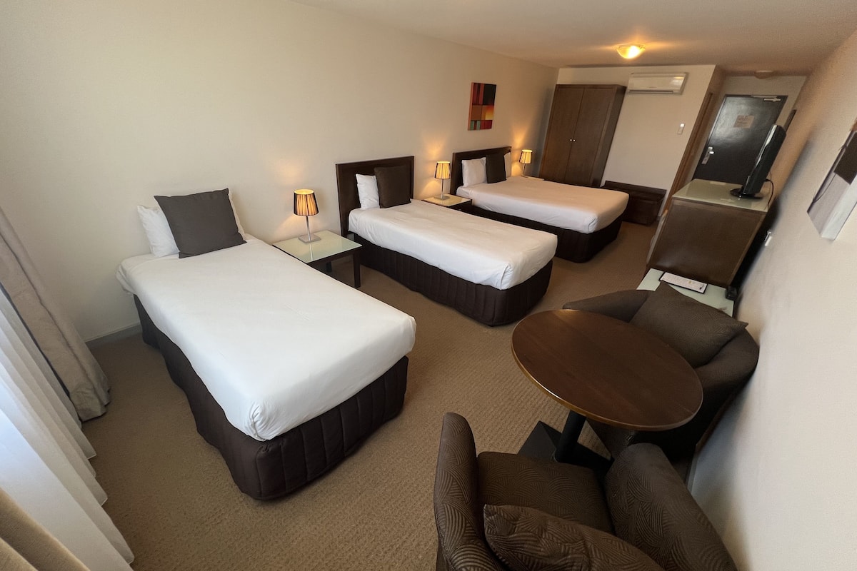 deluxe queen with two singles | minibar, iron/ironing board, free wifi, bed sheets