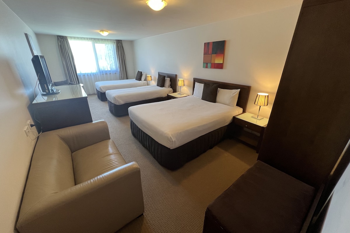 deluxe queen with two singles | minibar, iron/ironing board, free wifi, bed sheets