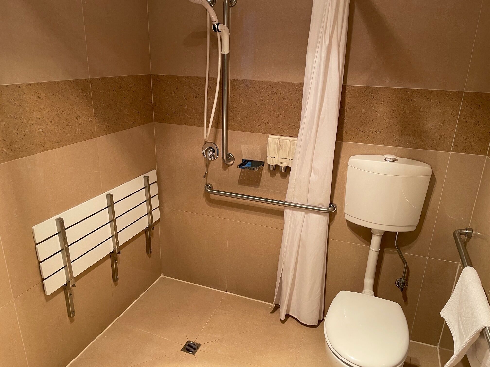 deluxe queen suite | bathroom | hair dryer, towels