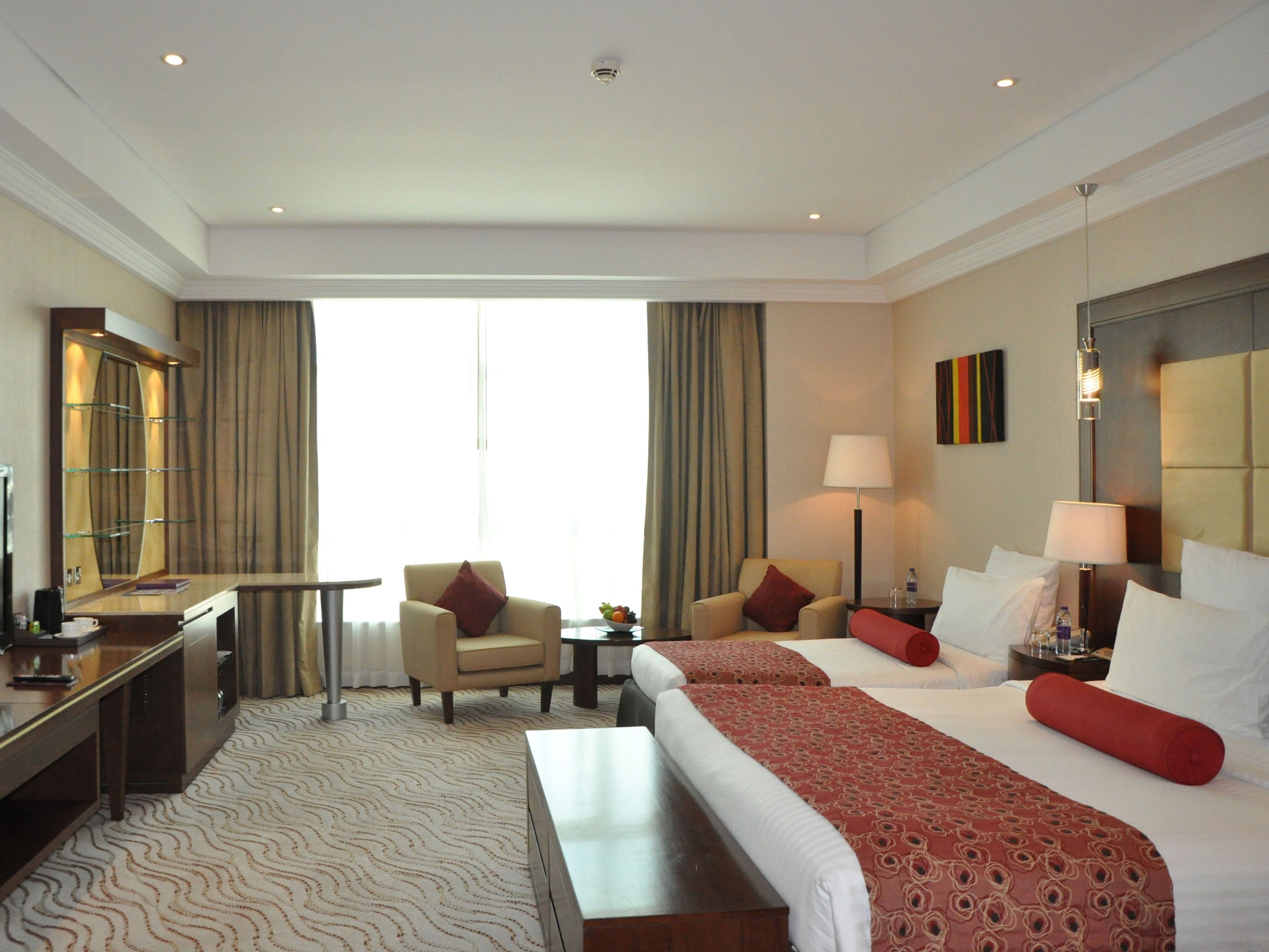 Junior-Suite, 3 Einzelbetten | Hochwertige Bettwaren, Zimmersafe, Schreibtisch, Verdunkelungsvorhänge