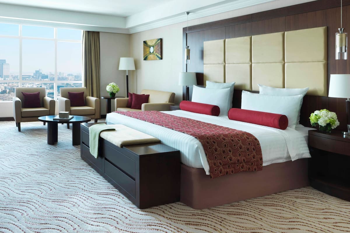 Junior Suite, 1 Double Bed | Premium bedding, in-room safe, desk, blackout drapes