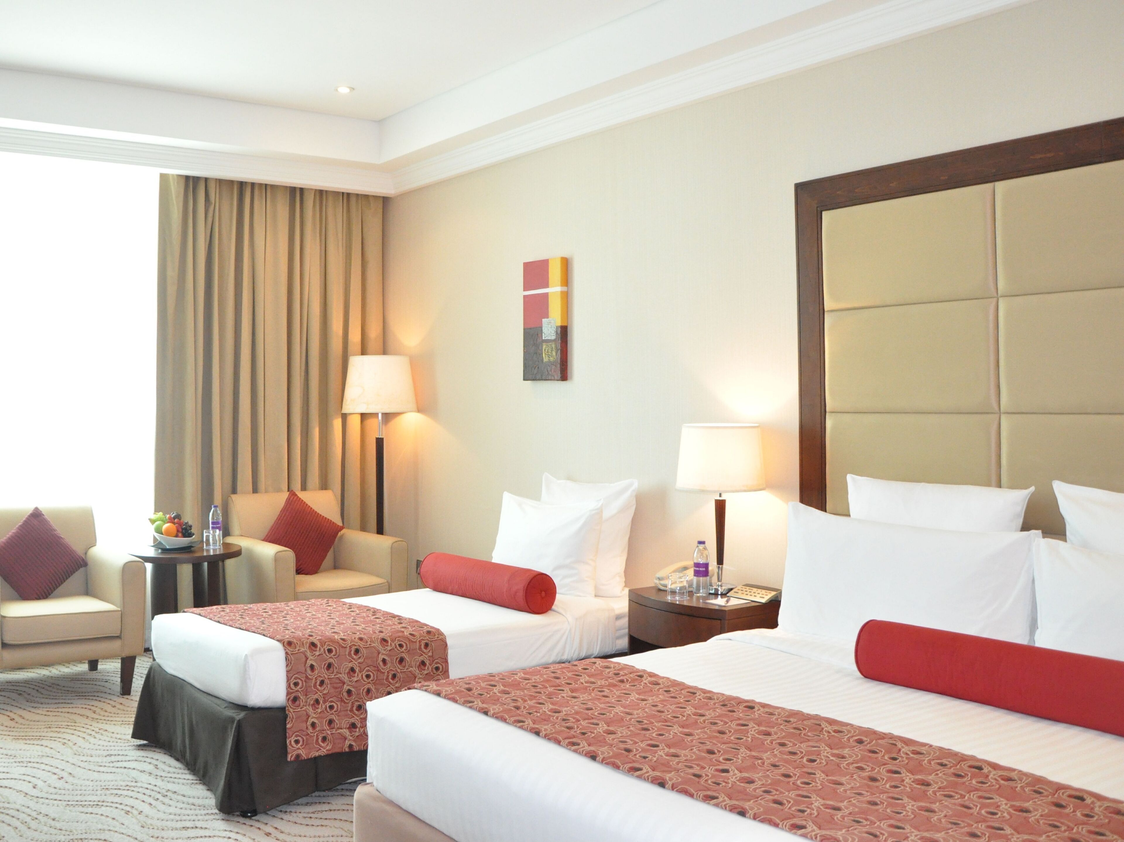 Deluxe-Zimmer, 3 Einzelbetten | Hochwertige Bettwaren, Zimmersafe, Schreibtisch, Verdunkelungsvorhänge