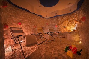 Un sauna, una bañera de hidromasaje, baño turco, masajes