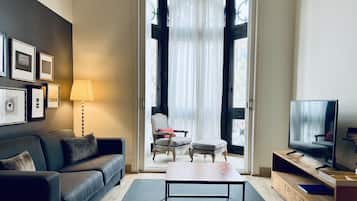 华丽公寓, 2 间卧室 (Paseo de Gracia View) | 起居区 | 平板电视