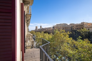 Departamento Deluxe, 2 habitaciones (Paseo de Gracia View) | 1 habitación y ropa de cama de alta calidad