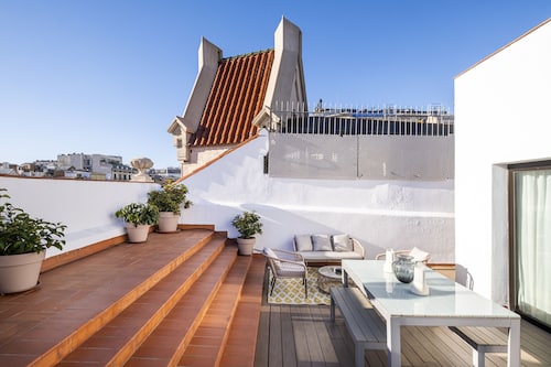 Penthouse, 2 slaapkamers, terras | 1 slaapkamer, luxe beddengoed, een kluis op de kamer, een bureau
