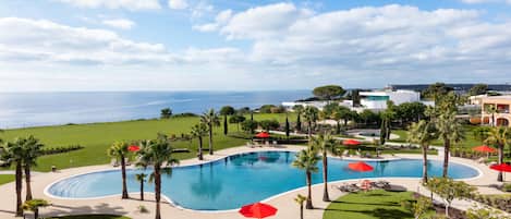 3 outdoor pools, pool umbrellas, pool loungers