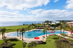 3 outdoor pools, pool umbrellas, pool loungers