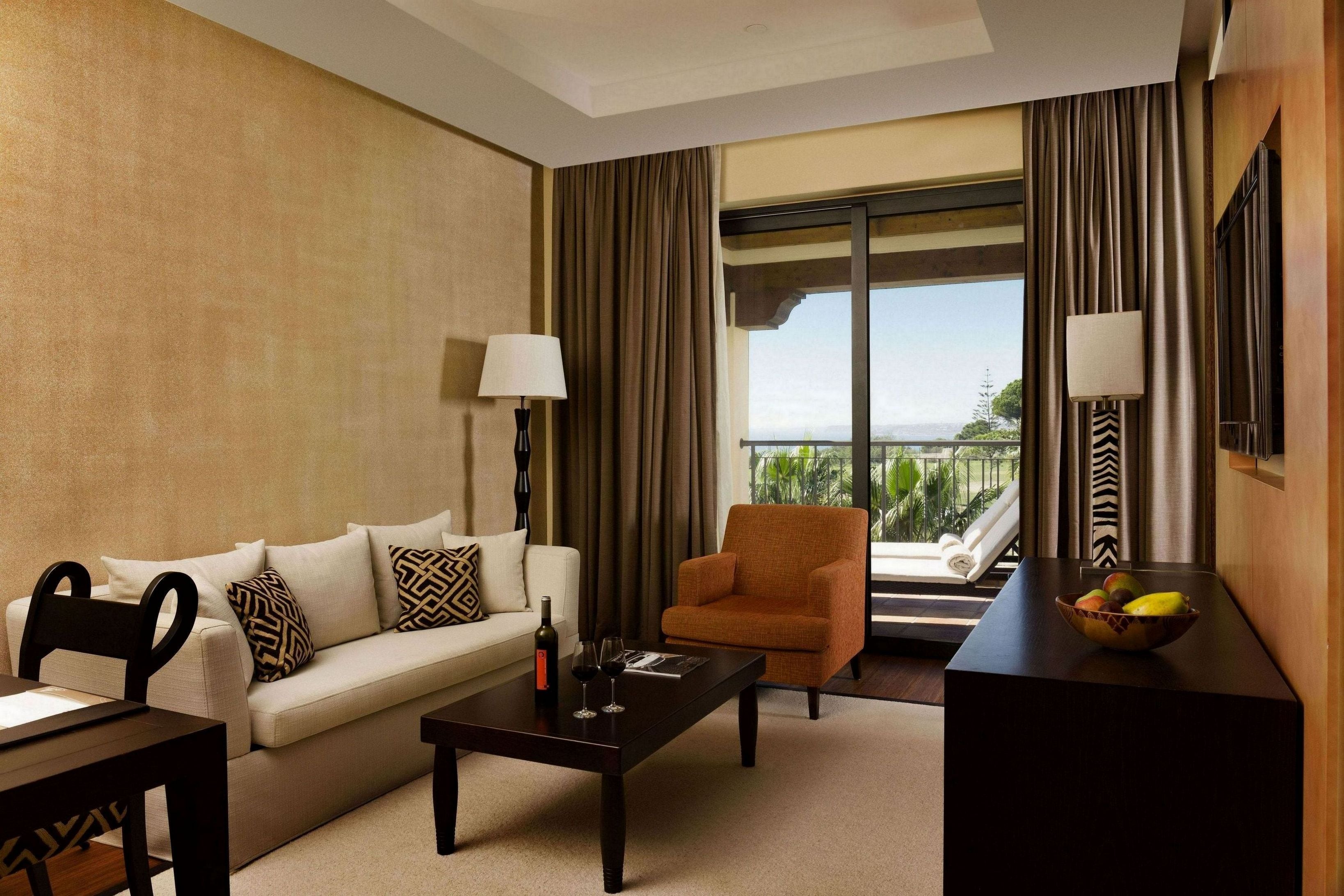 suite | 1 bedroom, hypo-allergenic bedding, down duvets, in-room safe