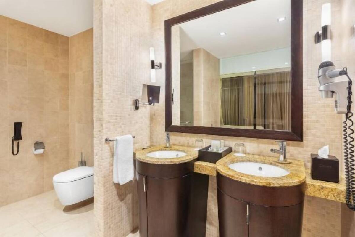 Bathroom | Separate bathtub and shower, deep-soaking bathtub, rainfall showerhead