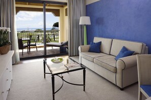 Hypo-allergenic bedding, down comforters, in-room safe