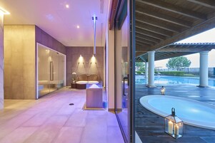 Salas para tratamentos a dois, sauna seca, banheira de hidromassagem