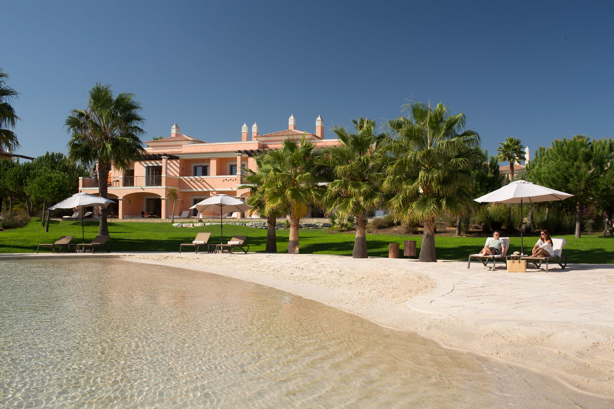 3 outdoor pools, pool umbrellas, pool loungers